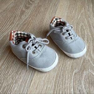 Baby shoes size 0-6 months